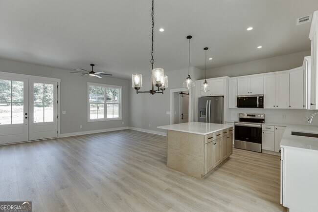 Building Photo - 125 Rains Rd