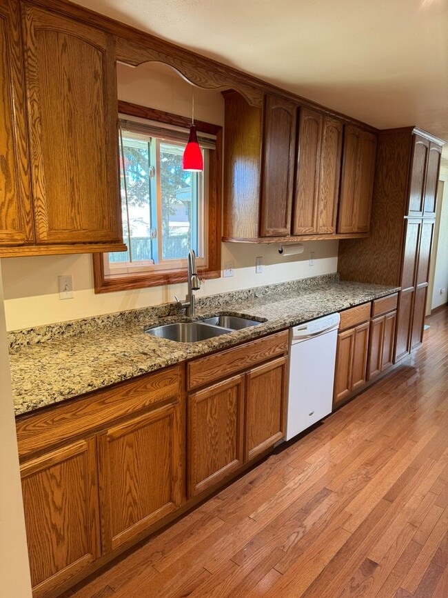 Building Photo - 3Bd/2Ba Kent House