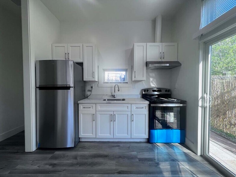 Building Photo - 720 37th St