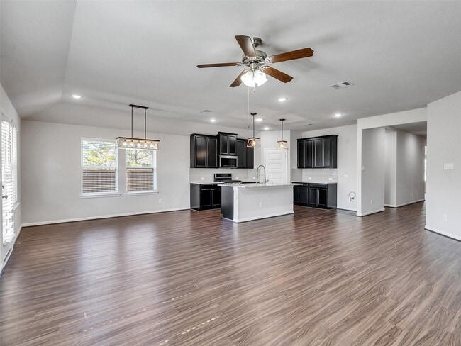 Building Photo - 6096 Pearland Pl