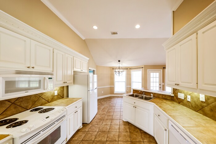 Building Photo - 403 Knights Cove W