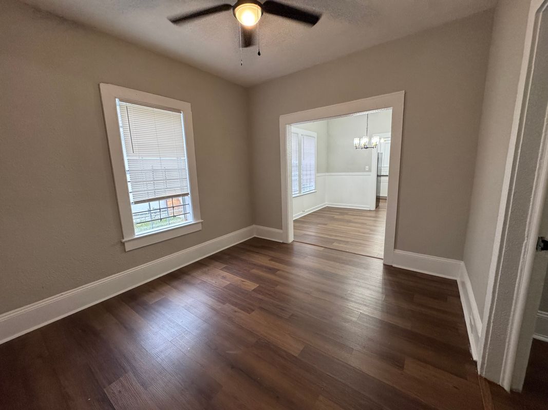 Building Photo - 1459 W 23rd St