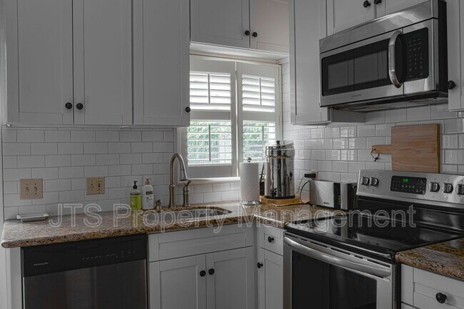 Building Photo - 1717 H St