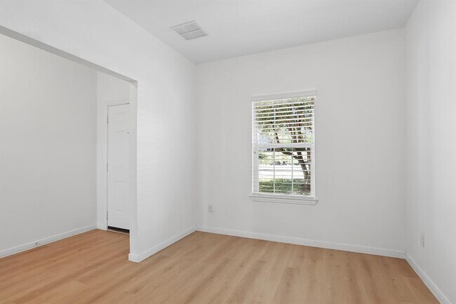 Building Photo - 1385 Red Stag Pl
