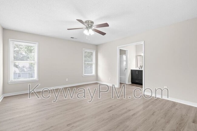 Building Photo - 107 Robinwood Dr