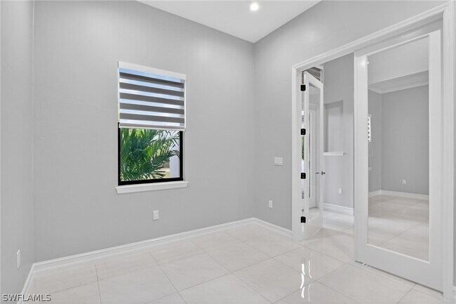 Building Photo - 2326 6th Ave SE