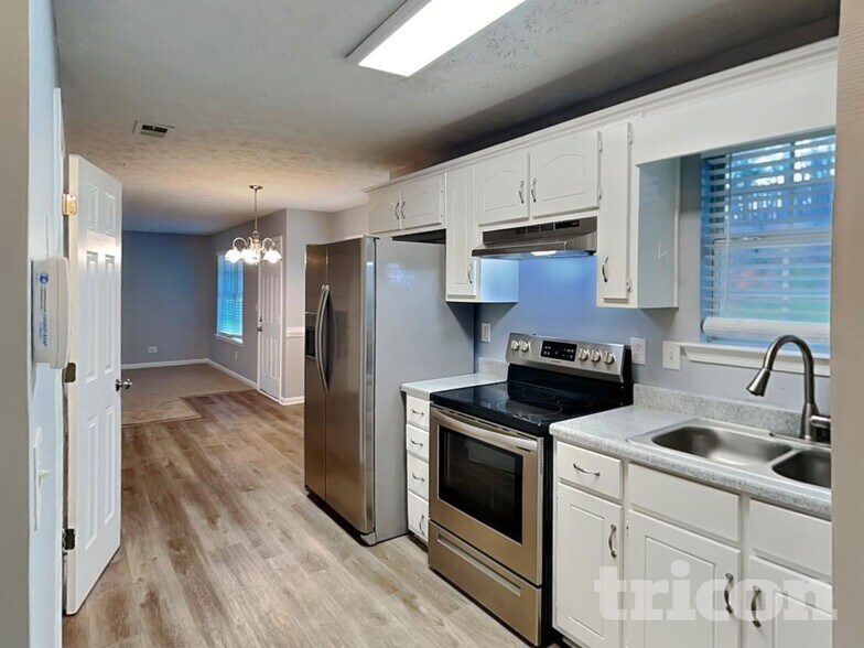 Building Photo - 803 Freedom Walk