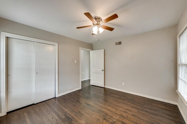 Building Photo - 11107 Stallcup Dr