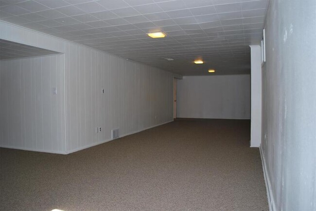 Building Photo - 2830 Hillhaven Ct SE