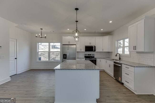 Building Photo - 585 Clayton St