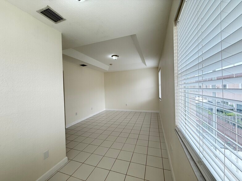 Building Photo - 15131 SW 23rd Ln
