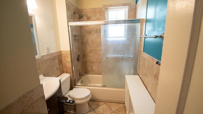 Building Photo - 840 W Seaman Ave