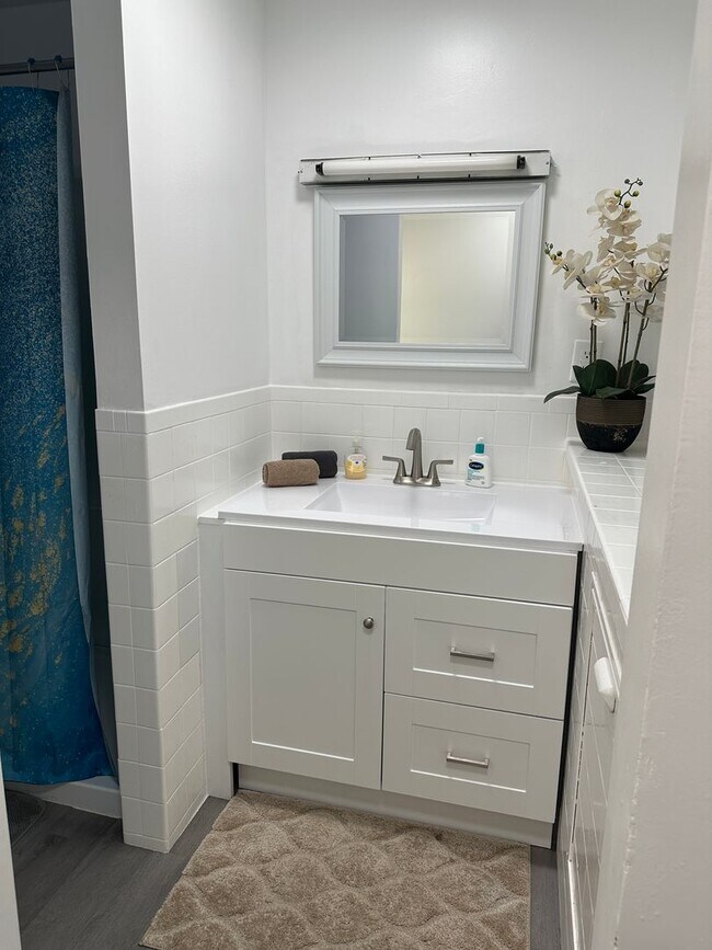 Building Photo - 521 N St