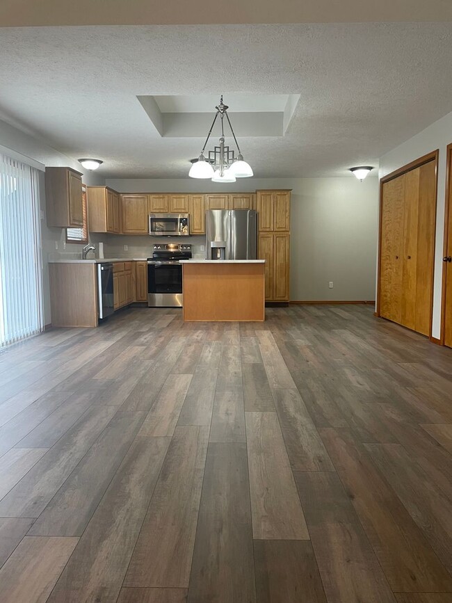 Building Photo - Executive Rental Nestled in Mulberry Ridge Ozark