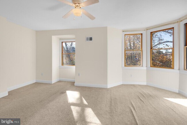 Building Photo - 4841 Cedar Ave