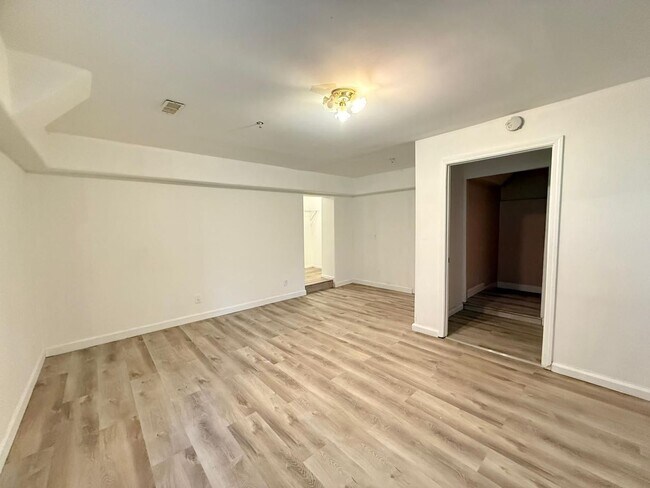 Building Photo - 8027 Ney Ave