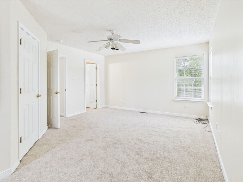 Building Photo - 3900 Orchard Glen Dr