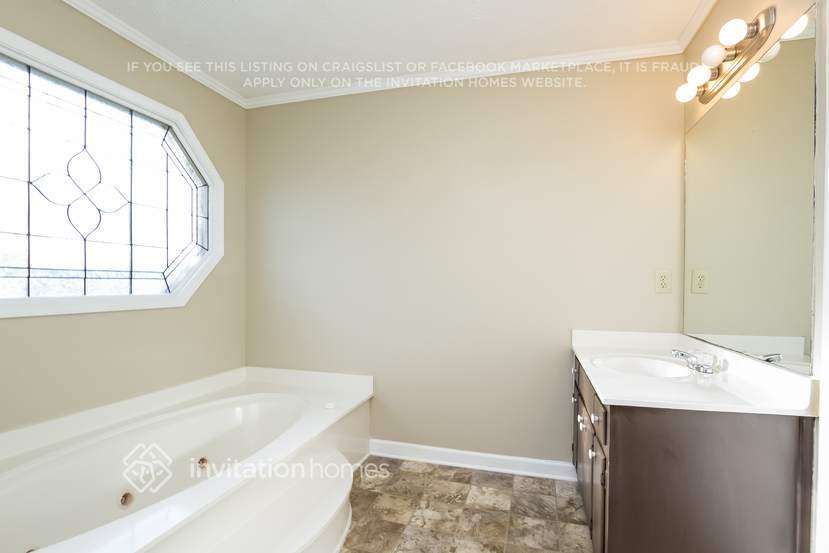 Building Photo - 2608 Hickory Cove SW