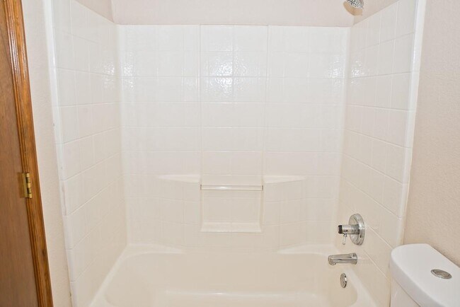 Building Photo - 608 Coopers Hawk Dr