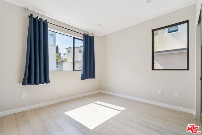 Building Photo - 4429 Tujunga Ave