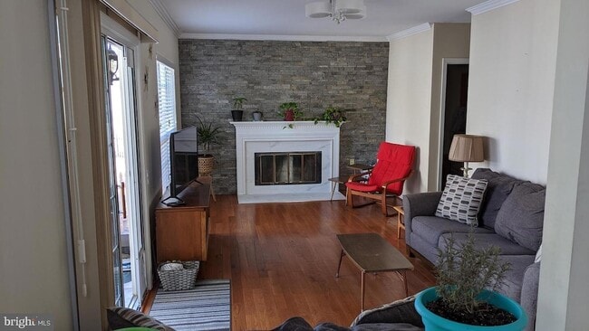 Building Photo - 407 Deerpath Ave SW