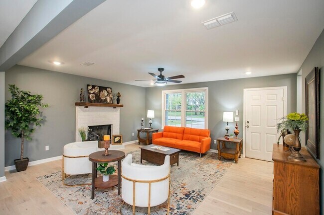 Building Photo - 712 Stewart Valley Dr