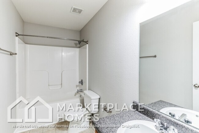 Building Photo - 29946 Glenrose Way