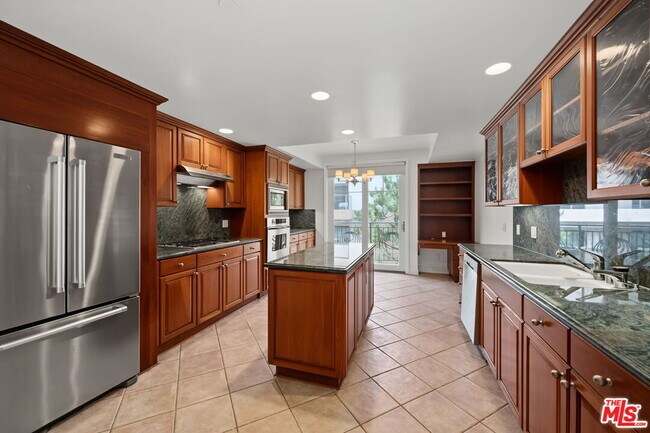 Building Photo - 430 N Oakhurst Dr