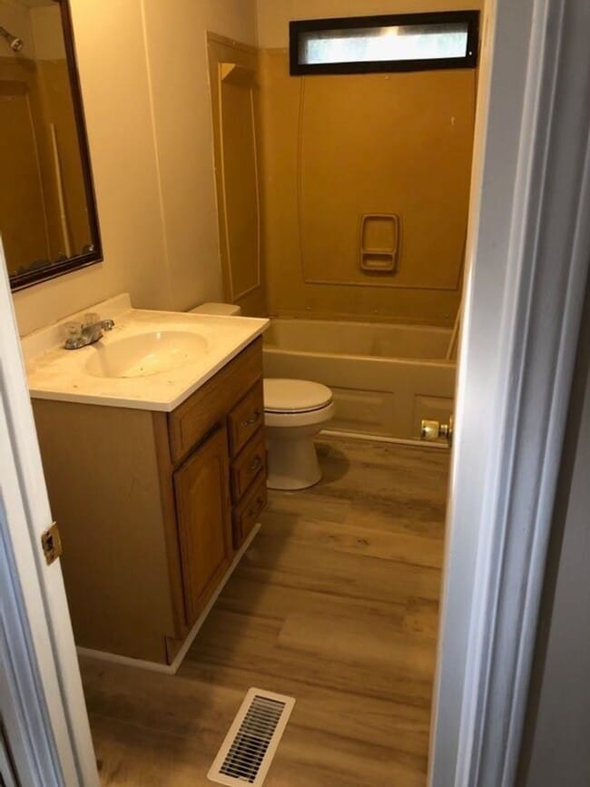 Building Photo - 112 Ponds Ln