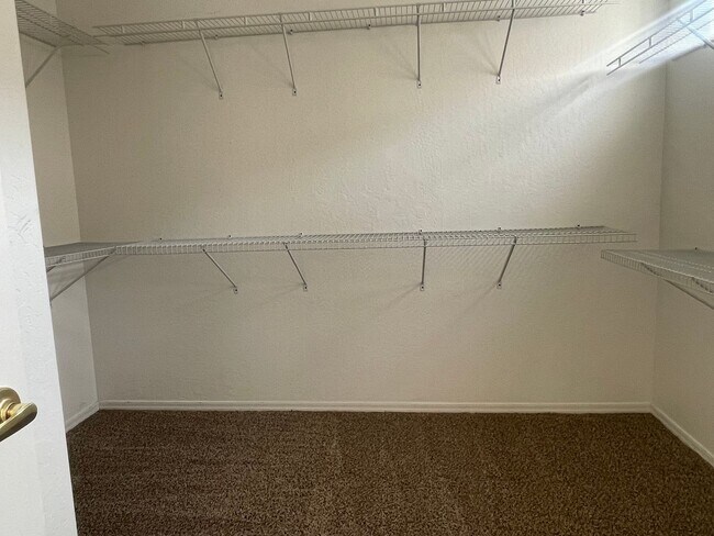 Building Photo - Occupied Do not disturb Tenant - 2 Bedroom...