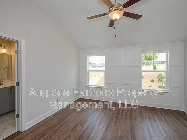 Building Photo - 335 Sumac Trail