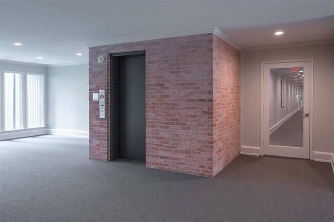 Building Photo - 6595 Bayou Glen Rd