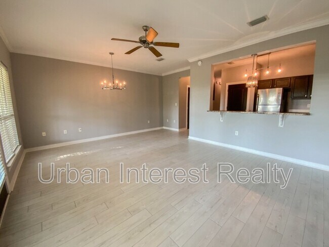 Building Photo - 421 Twin Lakes Ln