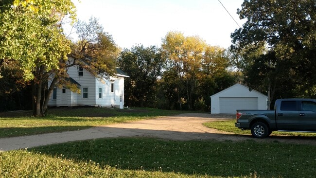 Building Photo - 410 19th Ave N