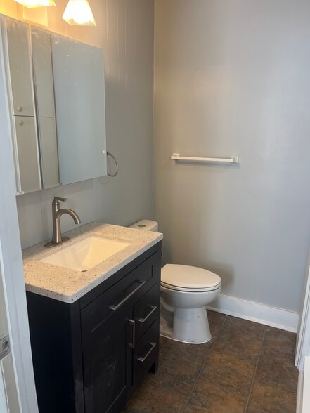 Building Photo - 613 E 3rd St