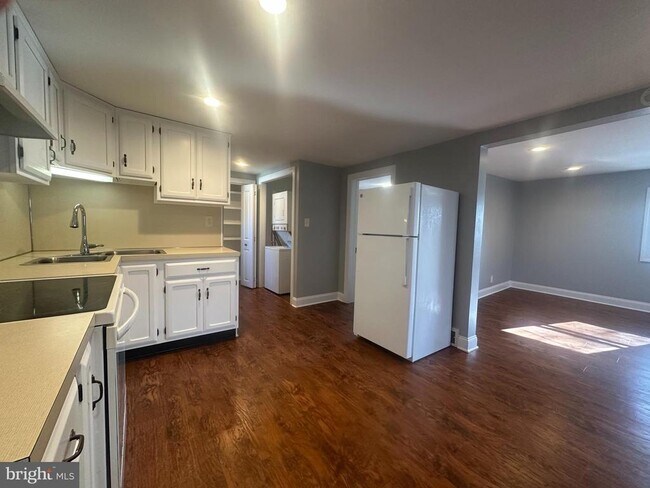 Building Photo - 410 North St