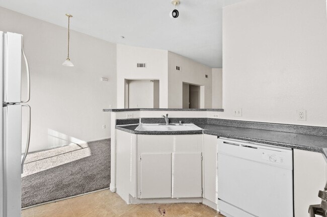 Building Photo - 2nd Floor Condo in a Gated Northeast Commu...