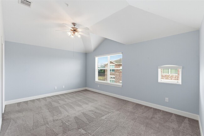 Building Photo - 5941 S Loop E