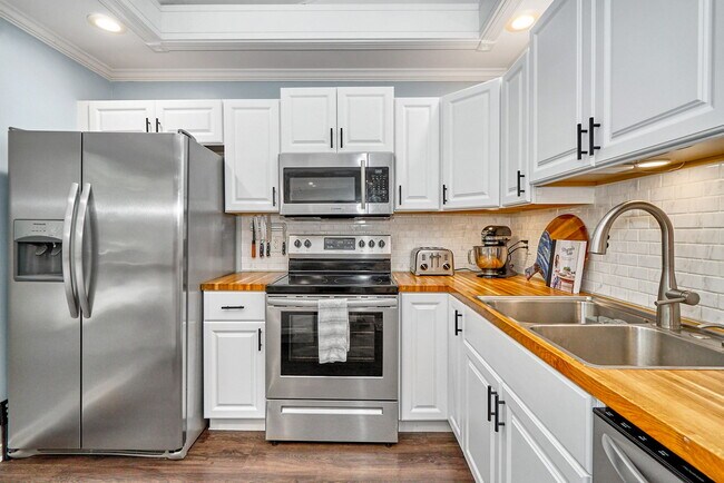 Building Photo - 3434 Castlebury Dr