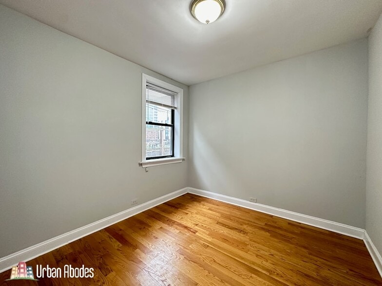 Building Photo - 3721 N Pine Grove Ave