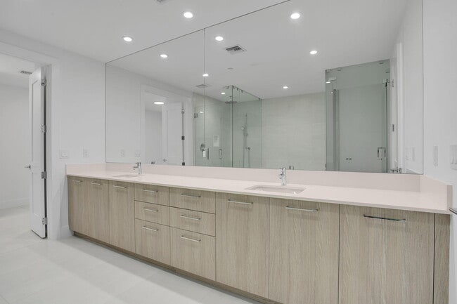 Building Photo - 151 N Seabreeze Blvd