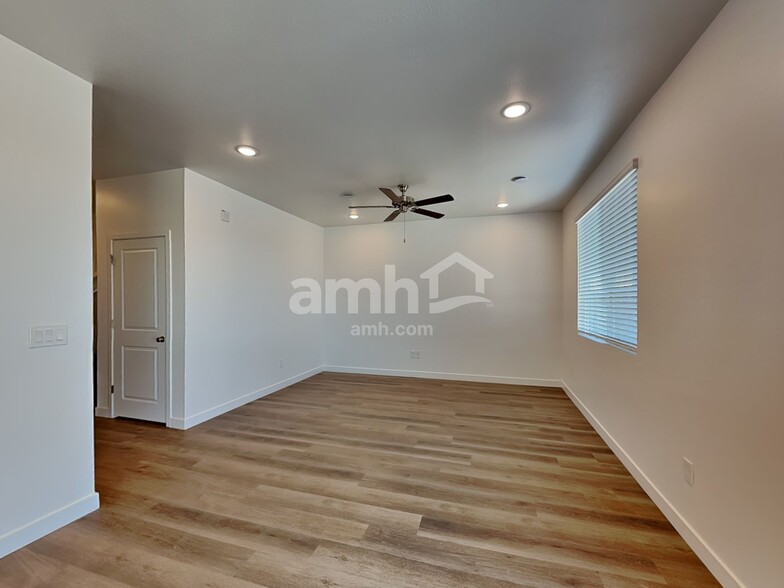 Building Photo - 12535 W Flynn Ln