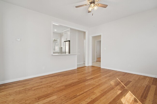 Building Photo - 403 Abington Ave