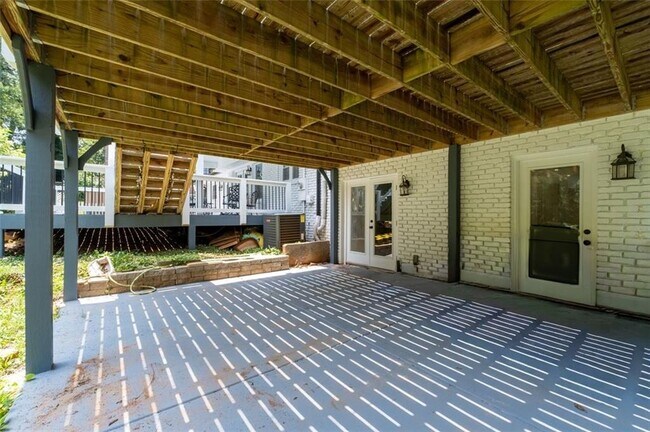 Building Photo - 353 Westside Dr