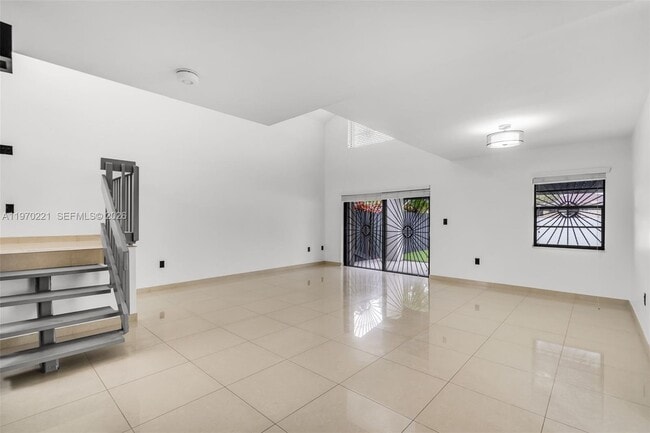 Building Photo - 9940 SW 136th Ct