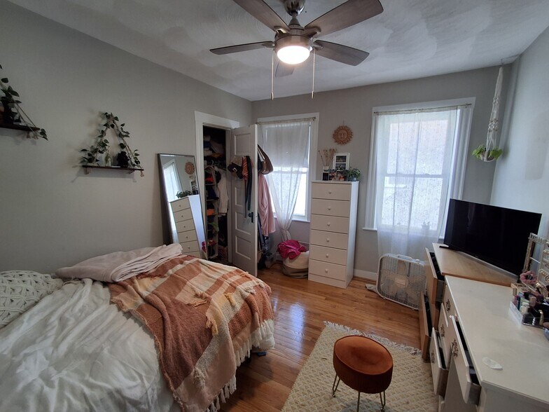 Building Photo - 24 French St