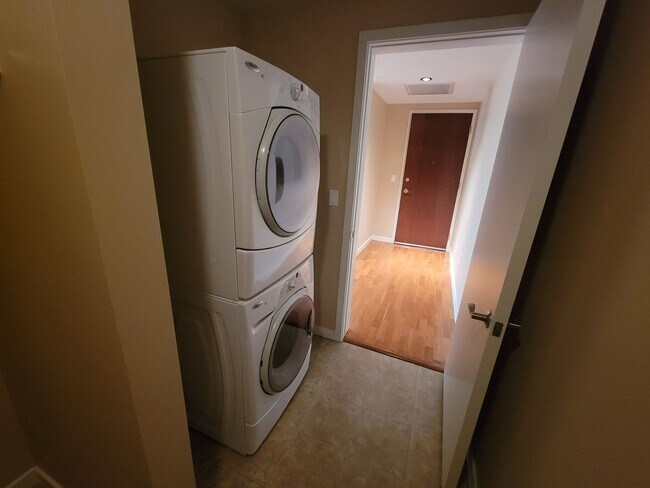 Building Photo - Luxury, Spacious 1 bedroom Apartment in Boulder at the Famous Peloton