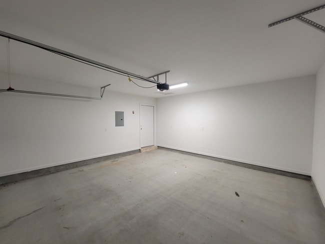 Building Photo - 242 Skylane Dr