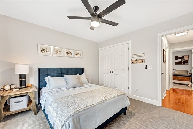 Building Photo - 701 SW Maidstone Ave