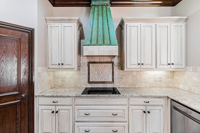 Building Photo - 4 Bed 3 Bath in Edmond!